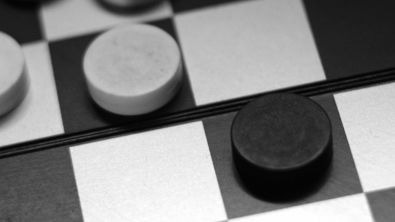 Classic black and white Checkers board with pieces — a free MSN Checkers alternative